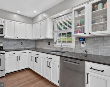 7331 Rolling Oak Lane - Photo Thumbnail 12