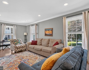 7331 Rolling Oak Lane - Photo Thumbnail 6