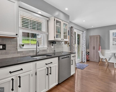 7331 Rolling Oak Lane - Photo Thumbnail 13