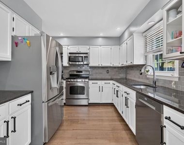 7331 Rolling Oak Lane - Photo Thumbnail 11