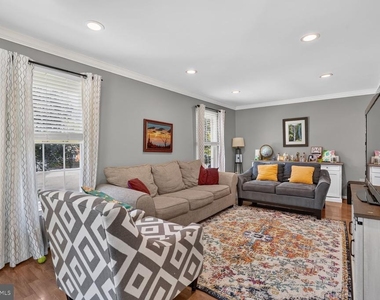 7331 Rolling Oak Lane - Photo Thumbnail 5