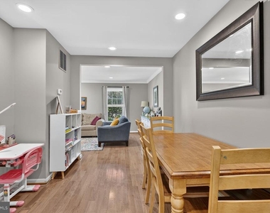 7331 Rolling Oak Lane - Photo Thumbnail 8