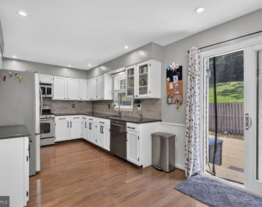 7331 Rolling Oak Lane - Photo Thumbnail 9