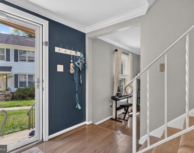 7331 Rolling Oak Lane - Photo Thumbnail 3