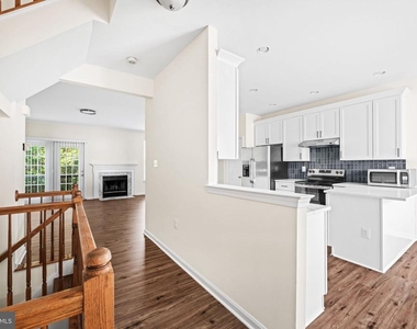 2902 Jessica Court - Photo Thumbnail 4