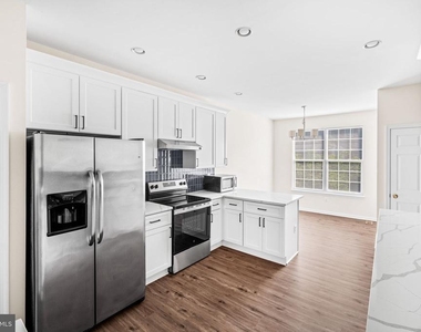 2902 Jessica Court - Photo Thumbnail 13