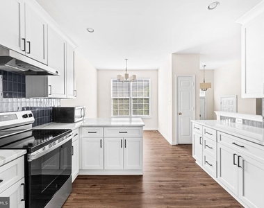 2902 Jessica Court - Photo Thumbnail 12
