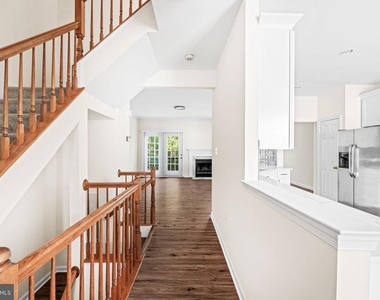2902 Jessica Court - Photo Thumbnail 3
