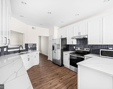 2902 Jessica Court - Photo Thumbnail 5
