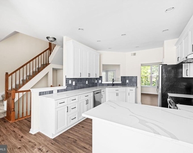2902 Jessica Court - Photo Thumbnail 8
