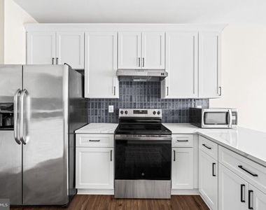 2902 Jessica Court - Photo Thumbnail 14