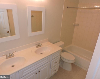 207c Fernwood Place - Photo Thumbnail 13