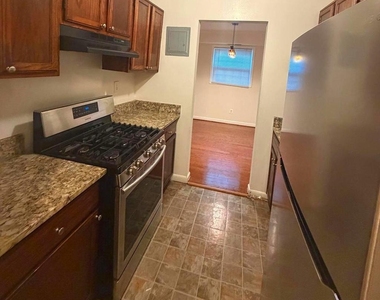3814 Lyndhurst Drive - Photo Thumbnail 4