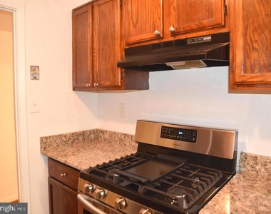 3814 Lyndhurst Drive - Photo Thumbnail 5