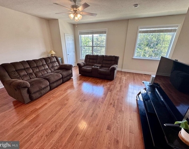 1008 Wicklow Drive - Photo Thumbnail 9