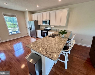 1008 Wicklow Drive - Photo Thumbnail 5
