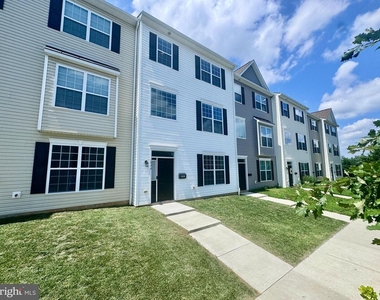 1008 Wicklow Drive - Photo Thumbnail 2