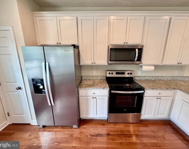 1008 Wicklow Drive - Photo Thumbnail 7