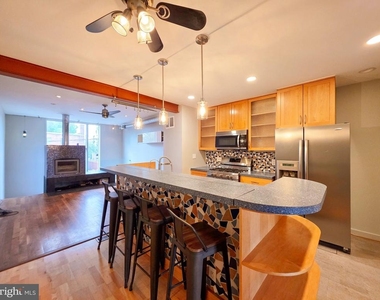 536 E Glendale Avenue - Photo Thumbnail 3