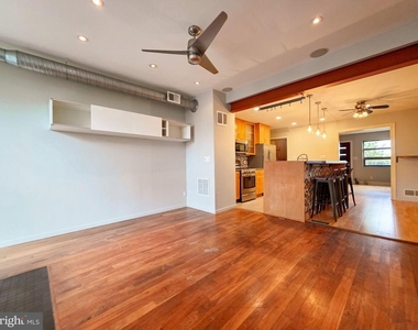 536 E Glendale Avenue - Photo Thumbnail 8