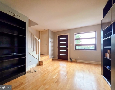 536 E Glendale Avenue - Photo Thumbnail 1