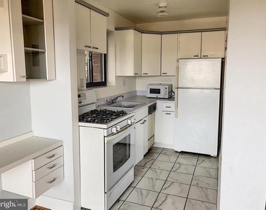 1573 N Colonial Terrace - Photo Thumbnail 8