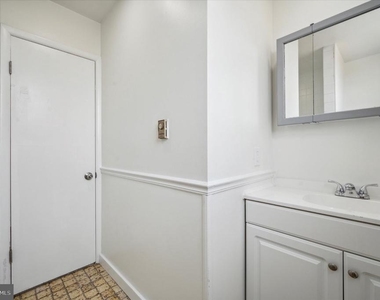 2201 S Hicks Street - Photo Thumbnail 20