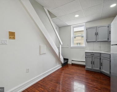 2201 S Hicks Street - Photo Thumbnail 5