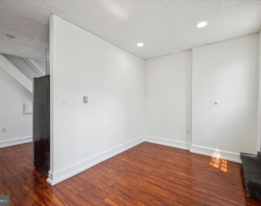 2201 S Hicks Street - Photo Thumbnail 10