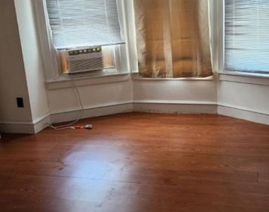 4404 Disston - Photo Thumbnail 1