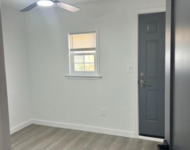 3546 Ella Street - Photo Thumbnail 8