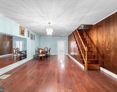 1821 E Sergeant Street - Photo Thumbnail 2