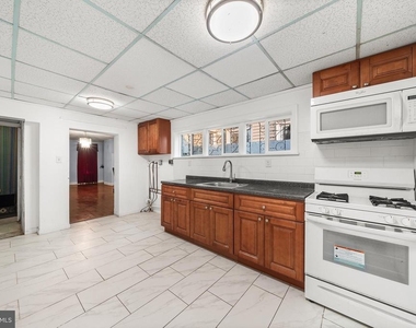 1821 E Sergeant Street - Photo Thumbnail 7