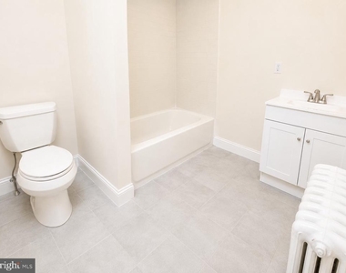 2808 W Girard Avenue - Photo Thumbnail 7