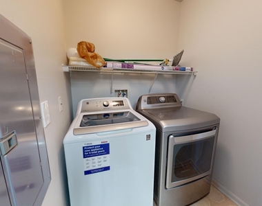 2771 S Knightsbridge Circle - Photo Thumbnail 3