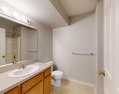 2771 S Knightsbridge Circle - Photo Thumbnail 16