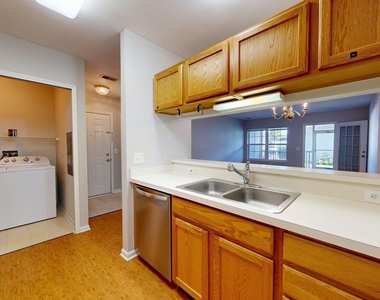 2767 S Knightsbridge Circle - Photo Thumbnail 3