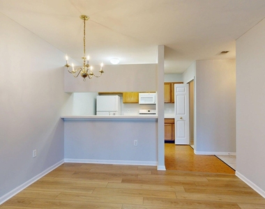 2767 S Knightsbridge Circle - Photo Thumbnail 9