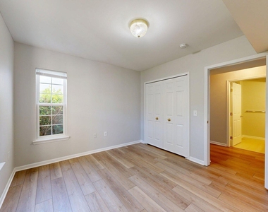 2767 S Knightsbridge Circle - Photo Thumbnail 15