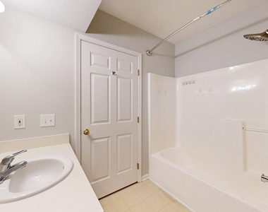 2767 S Knightsbridge Circle - Photo Thumbnail 13