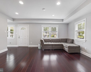 524 Continental Road - Photo Thumbnail 3