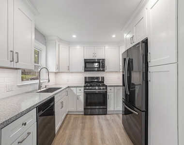 524 Continental Road - Photo Thumbnail 6