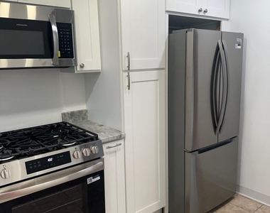 319 Runnymede Avenue - Photo Thumbnail 2