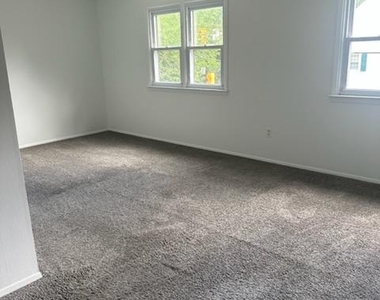 319 Runnymede Avenue - Photo Thumbnail 5