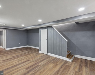 214 Westbridge Road - Photo Thumbnail 8