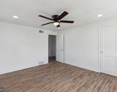 214 Westbridge Road - Photo Thumbnail 14