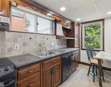 214 Westbridge Road - Photo Thumbnail 7