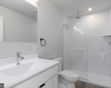 224 Hall Street - Photo Thumbnail 5