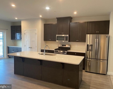 619 Holywell Drive - Photo Thumbnail 5