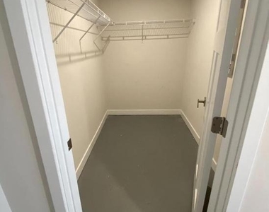 619 Holywell Drive - Photo Thumbnail 3